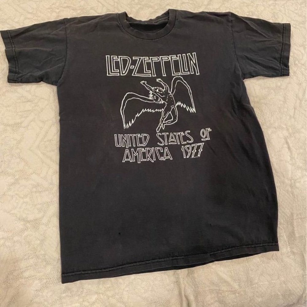 Led Zeppelin Band tshirt- size small